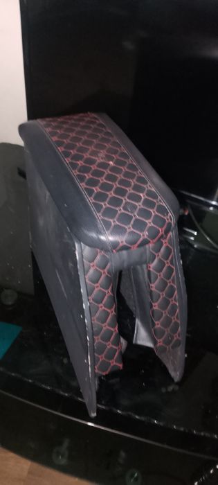 Подлокотник в хорошем состоянии