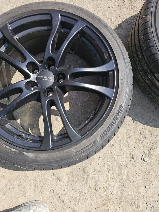 Jante aliaj 18” 5x108 + anvelope VARĂ Hankook 245/40 R18
Anvelopele sunt aproape noi (rulate ~200 km)
O anvelopă are o zgârietură superficială (nu a