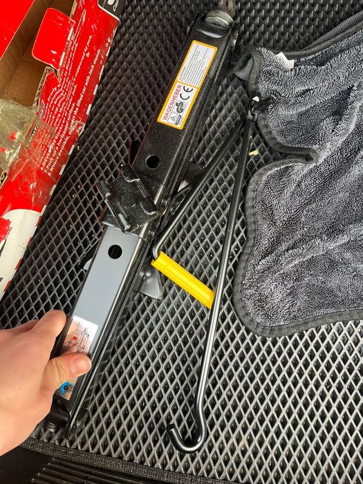 Домкрат 3 тонн новый