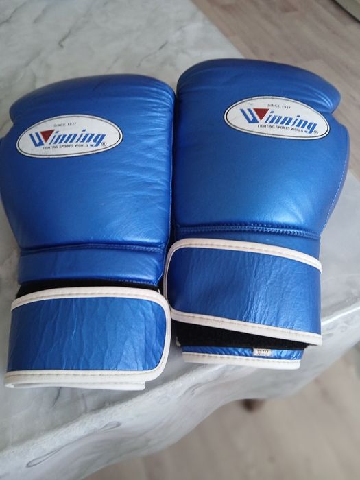 Продам перчатки боксеркие