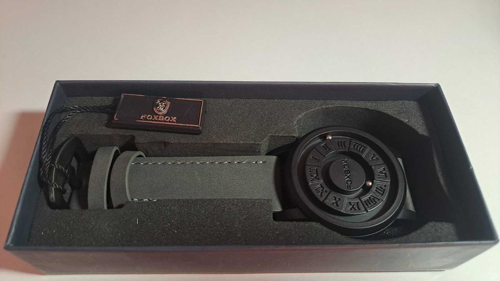 Моден Мъжки/Дамски Часовник.