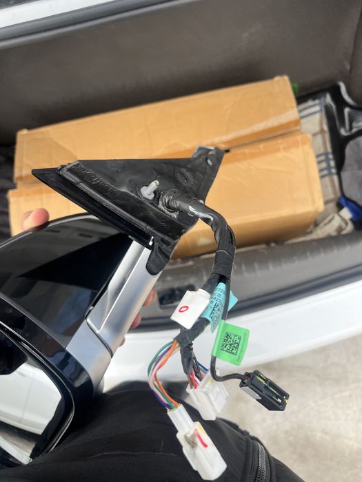 Продается BYD han боковой стекло