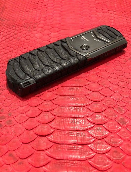 Подмяна на кожите за всички модели на Vertu