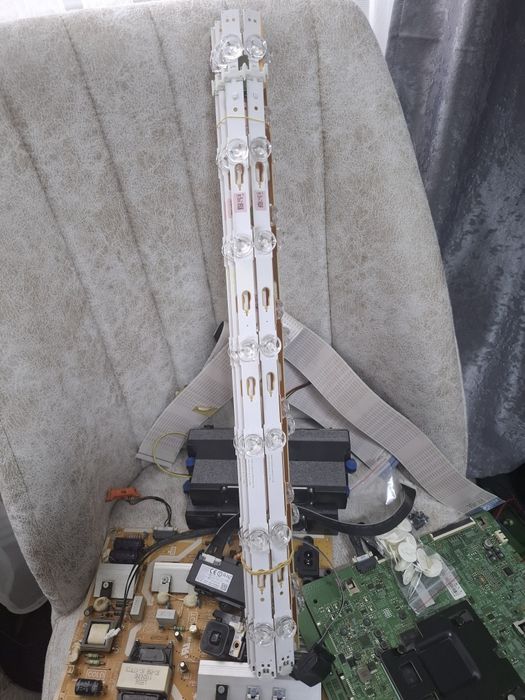 Placa de baza ,sursa,barete led etc,