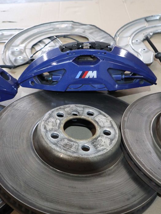 Сини апарати и дискове БМВ Г20 Г22 Г30 Г31 Г11 Г12  М-спорт спирачки