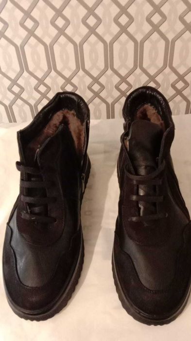 Продам кроссовки