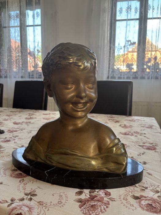 Vand  bust de copil zambaret