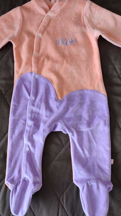 Бебешки дрешки от дъщеричката ми.