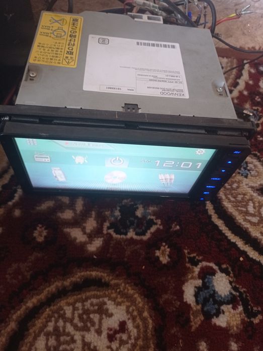 Avtomobil uchun manitorli magnitafon