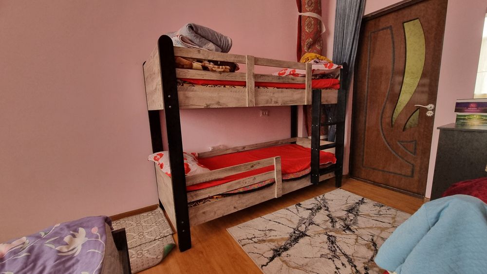 Shkaf parta spalni etajli karovat