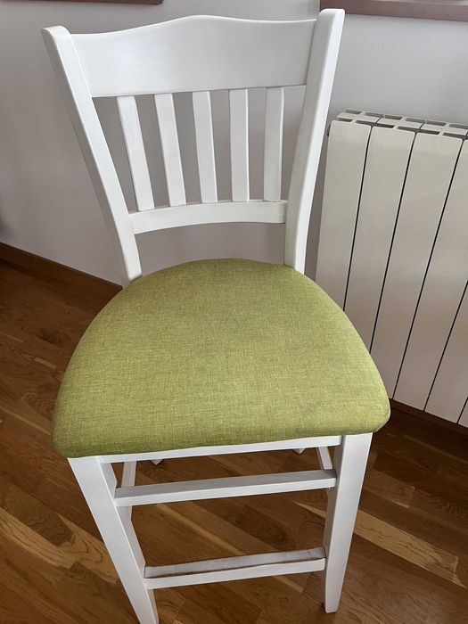 8 бр. Масивни дървени столове за кухненски плот