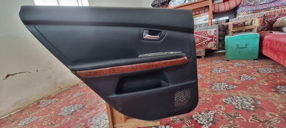 Дверные карты на Lexus rx 300