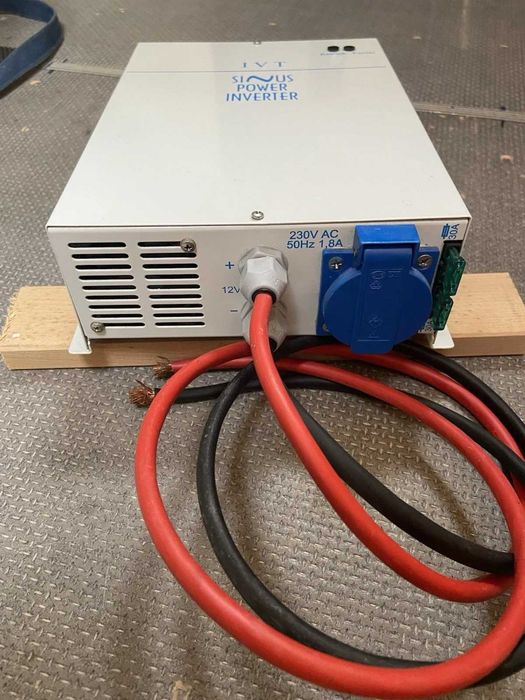 Camping invertor sinusoida pura 12v IVT