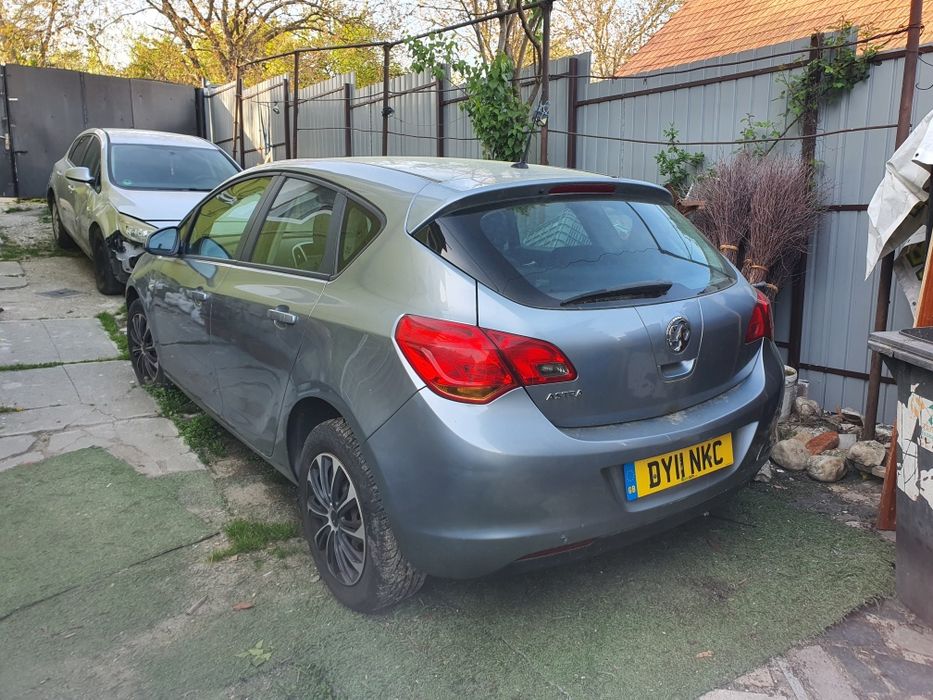 Opel Astra J 2013  benzină