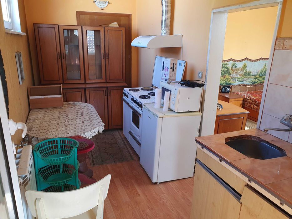 Къща,тухла на 2 ет.,гараж,двор 390 кв.м.,2-ра зона