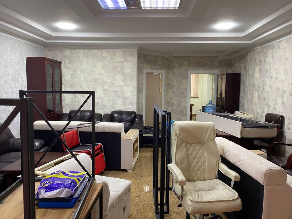 Большой комфортный офис, с мебелью со всеми удобствами!