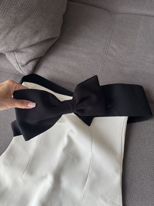 Рокля с черна панделка