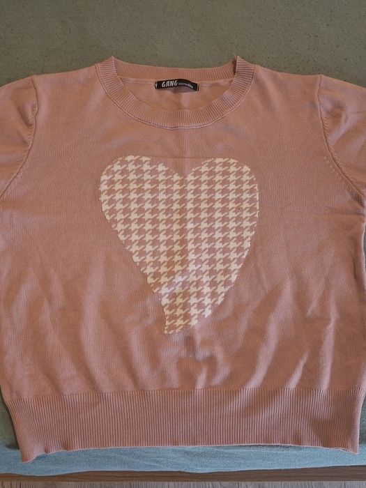 Чисто нова блуза с къс ръкав. Розов цвят, размер S.