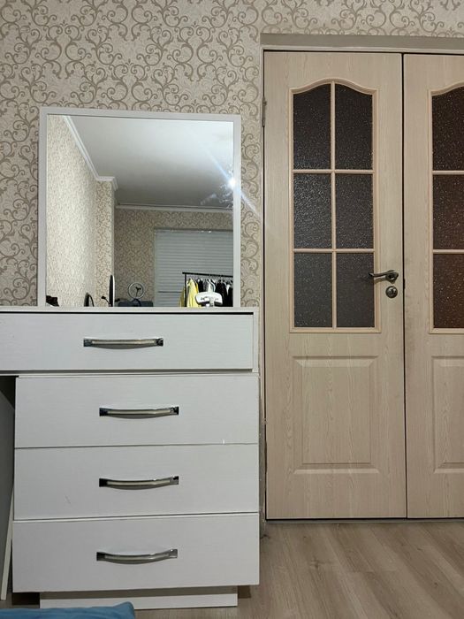 Комод с зеркалом