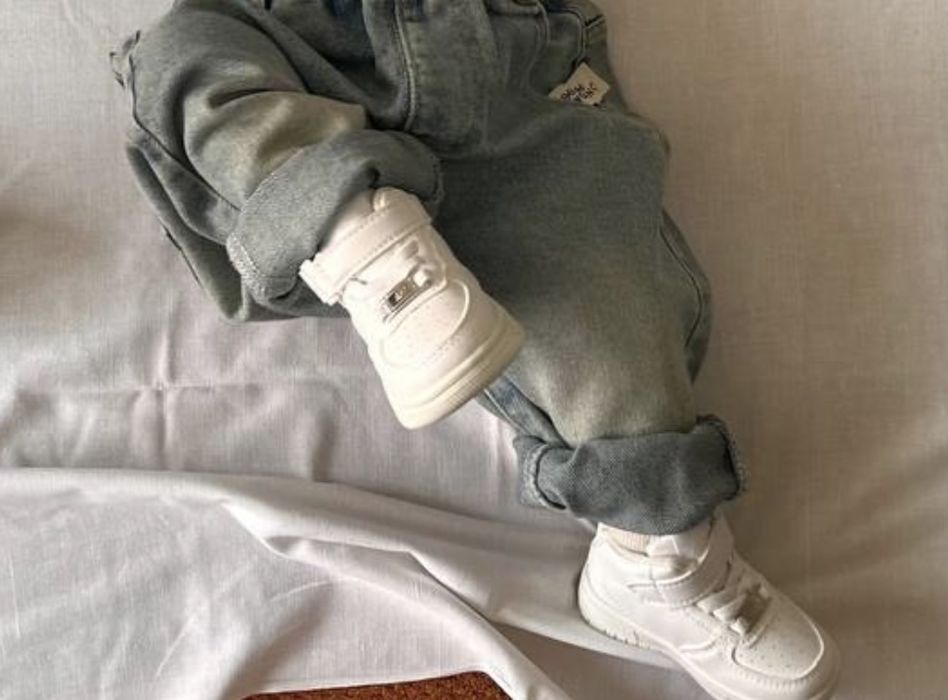 Продам детские кроссовки