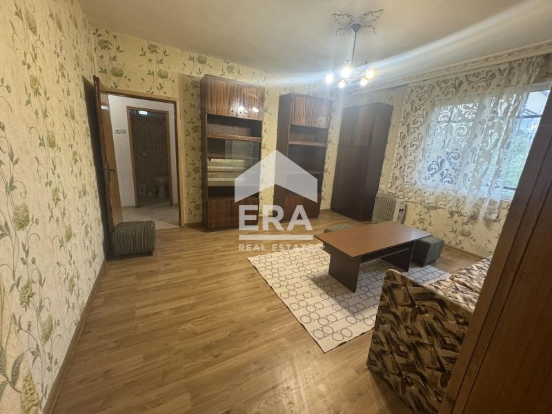 Двустаен апартамент в центъра на Хасково