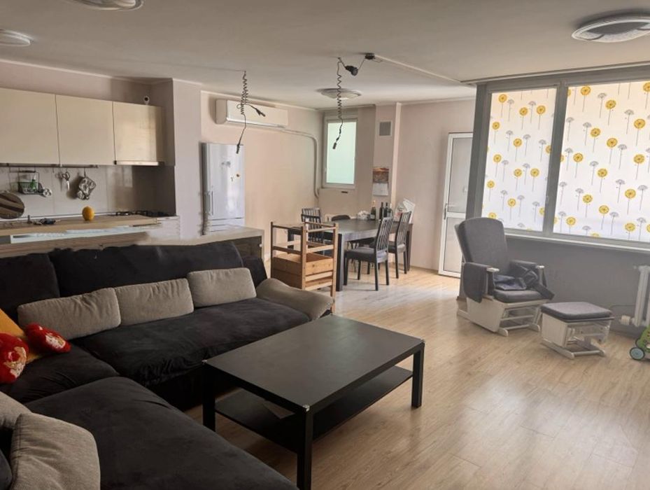 Дава се под наем Тристаен апартамент в София, Гоце Делчев - 110 кв.м за 1120.98 € - Снимка #1