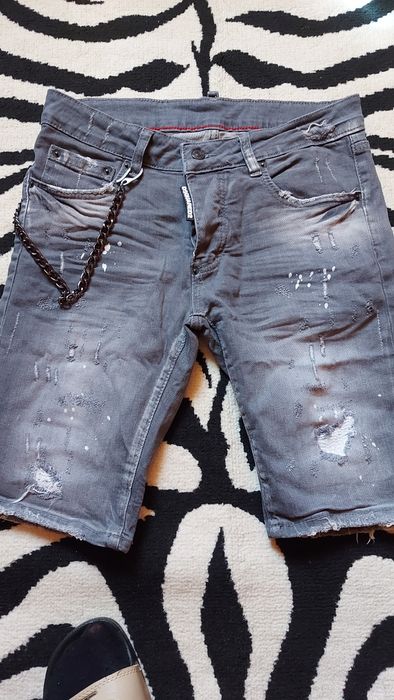 Blugi scurti/ tricouri