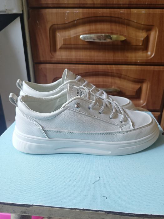 Кроссовки для девочки