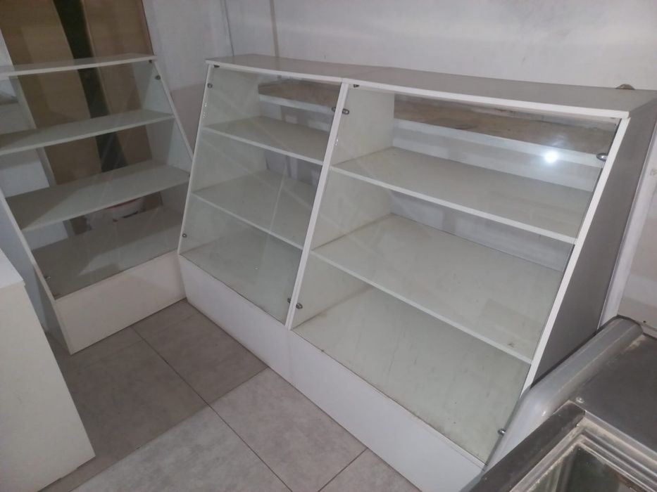 Продам торговые витрины б/у
