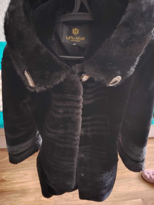 Продам женскую шубу