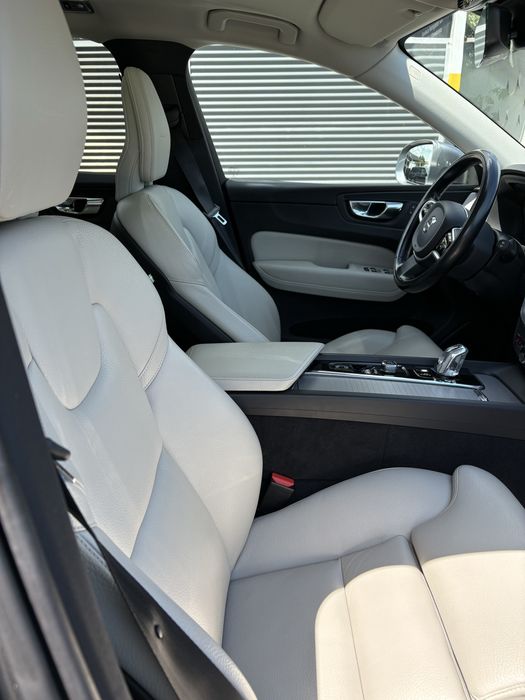 VOLVO XC60 2018