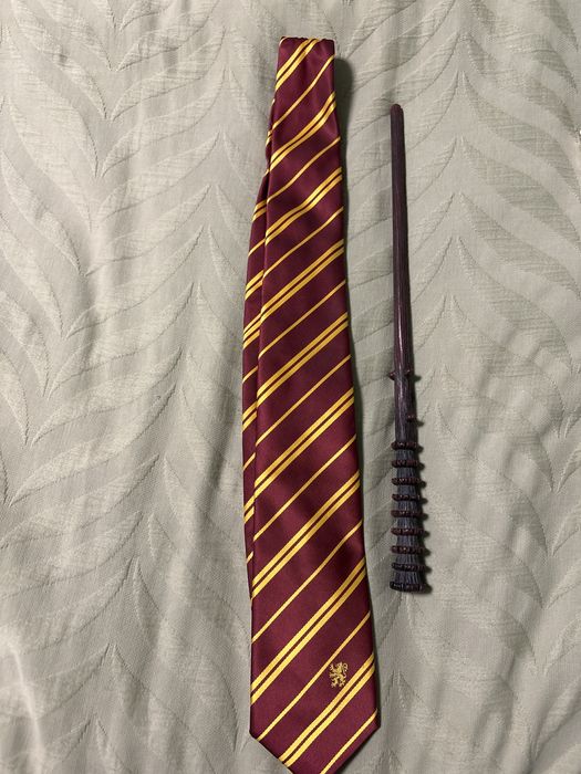 Harry Potter тематичен комплект – вратовръзка + магическа пръчка