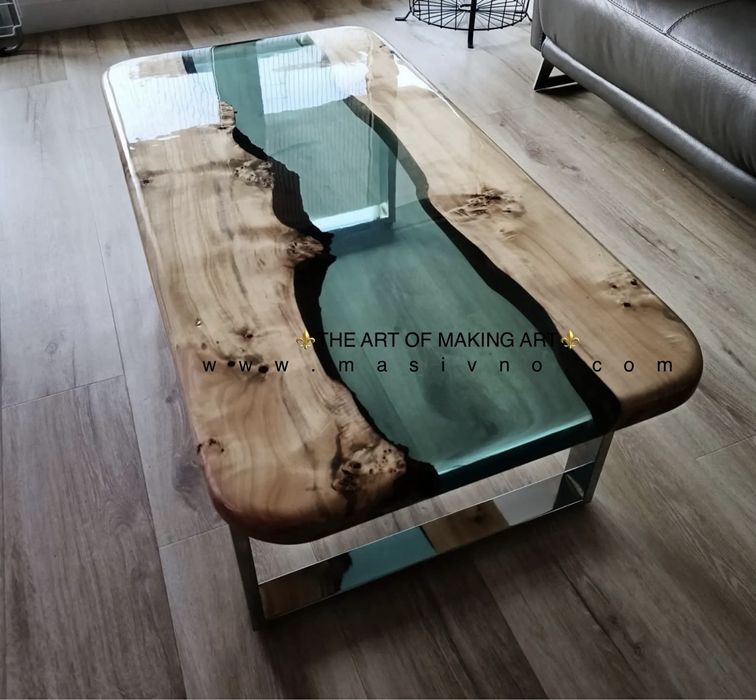 Кръгла Маса от естествено дърво и епоксидна смола.