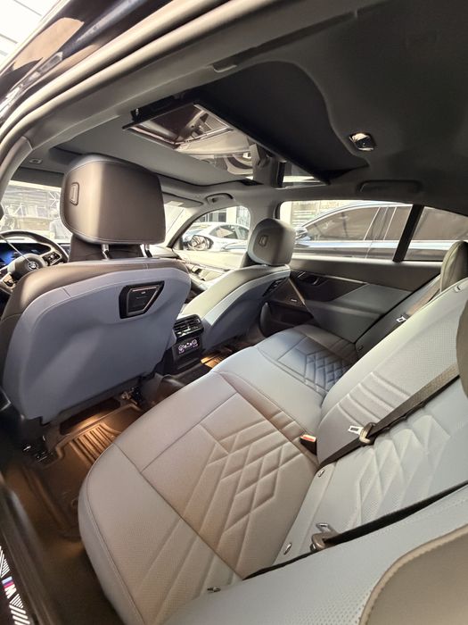 Bmw i5 40L m paket 713km zapas hod2025 с телевизором и проекцией