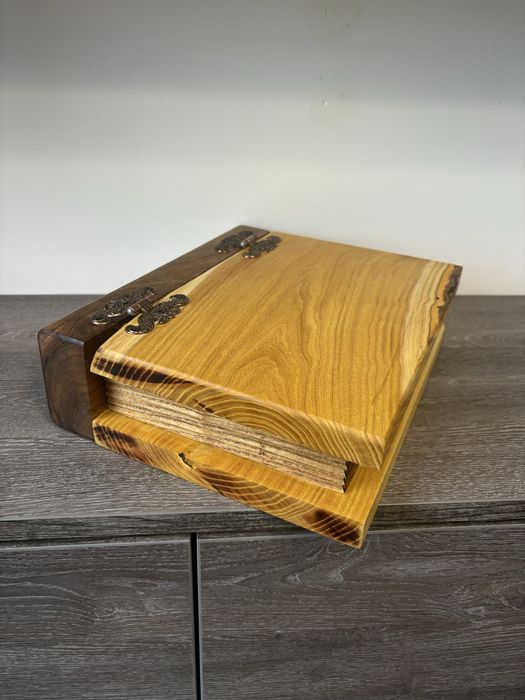Дървена кутия “ Книгата”