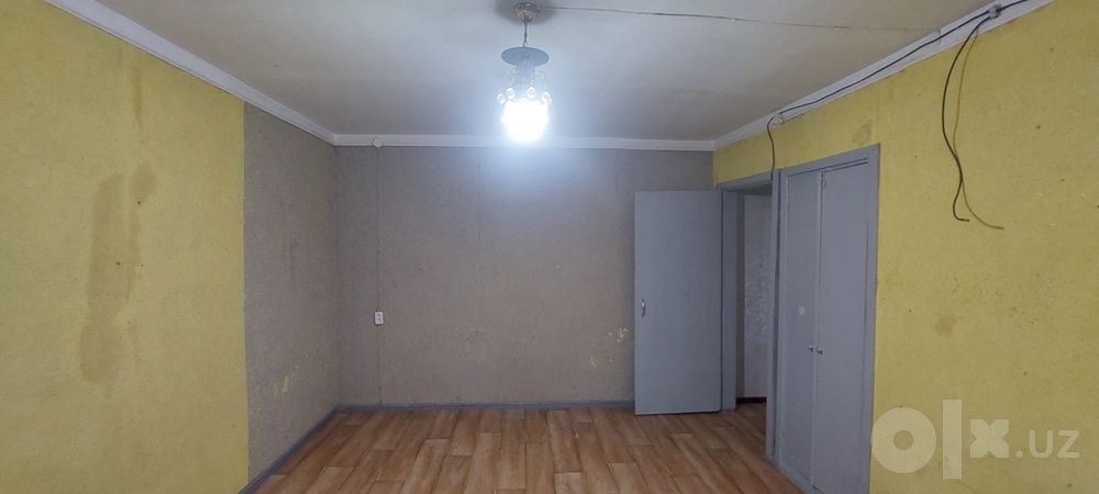 1 ком. квартира, 1/1/2 (1 этаж). Спутник 5 (Сергели). Дом деревянный.