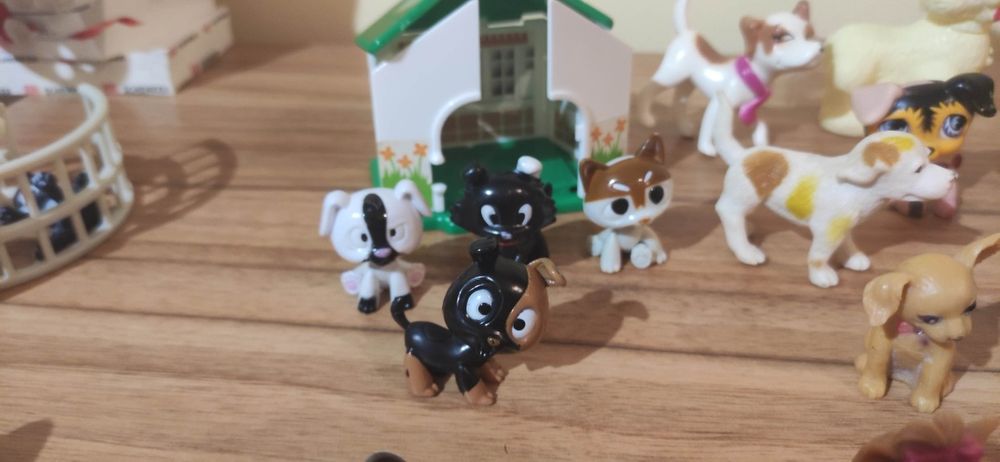 Колекция от  25 малки кучета