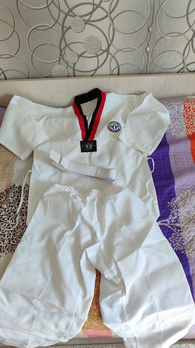 Спорттық киімдер сатылады