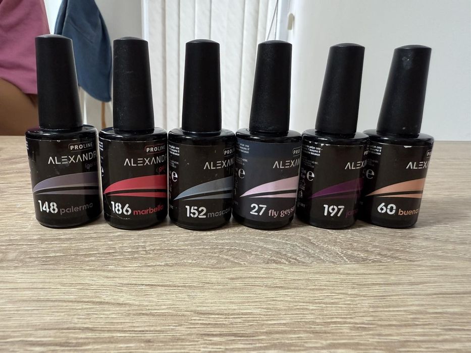 Продавам гел лакове на SNB и Alexandra’s с ТРО- 10 лв бр.