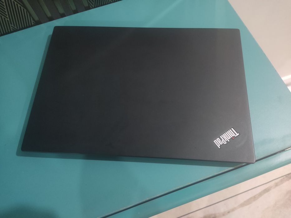thinkpad x13 gen1 , i3-10210u , 16gb ram.