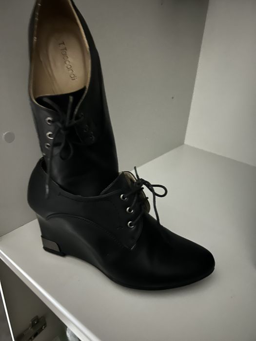 Продам босоножки