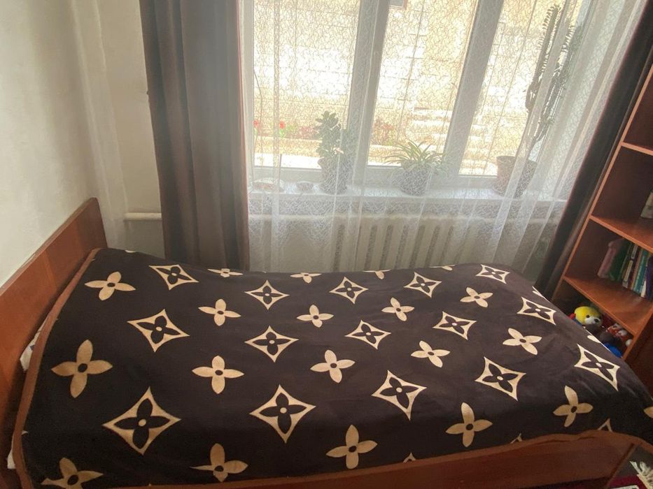 Срочно продам спальный гарнитур