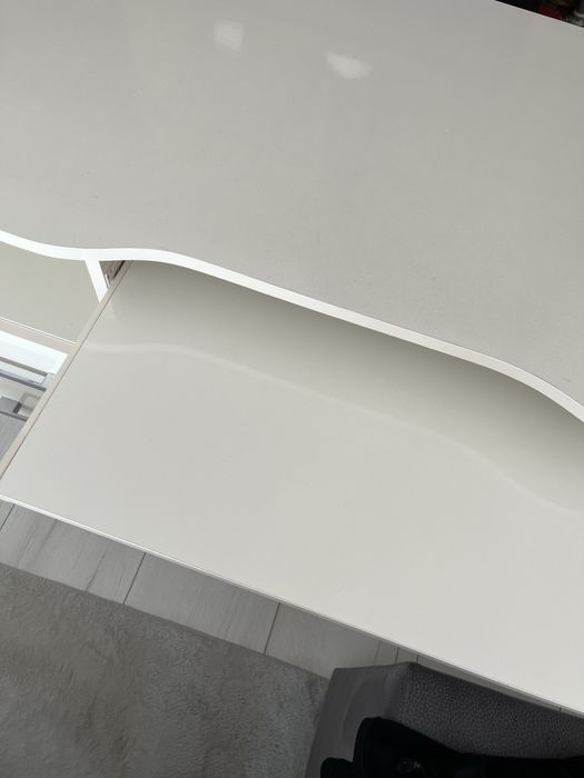 Продавам бяло бюро