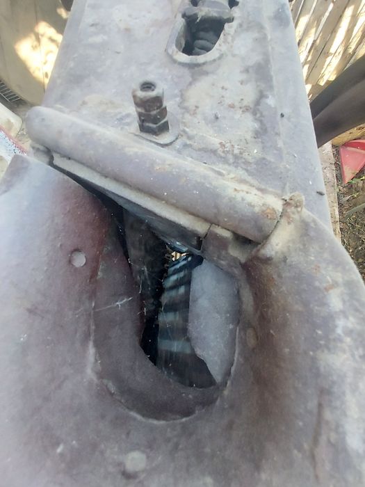 Machină de curățat porumb  de Uzinele Magheru