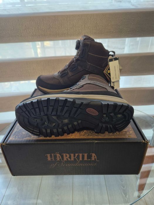 Чисто нови, неизползвани обувки Härkila за лов и тьризъм.
