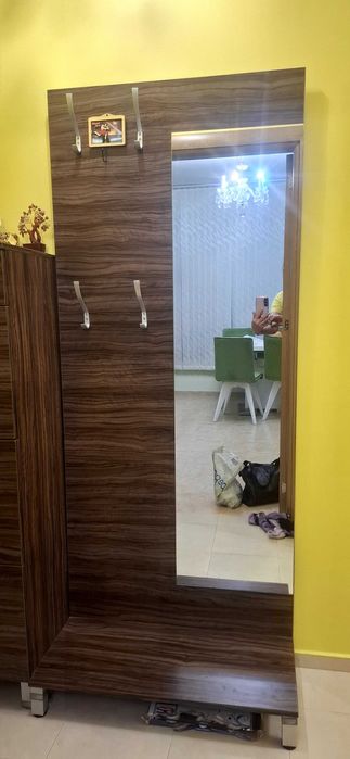 Шкаф за обувки и  закачалка