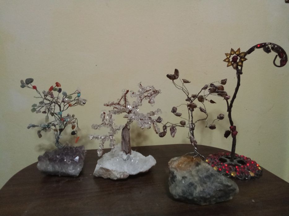 Дървета със полускъпоценни камъни