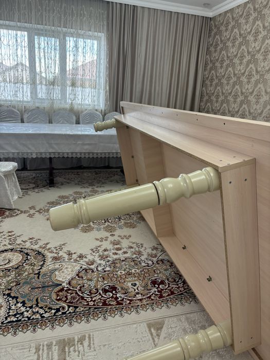 Стол со стульями