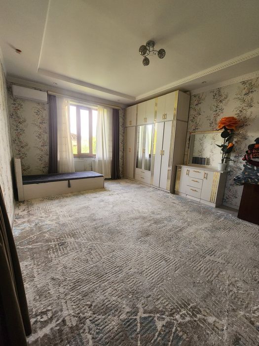 Uchaska arendaga beriladi 8 hona 2 etaj+podvol