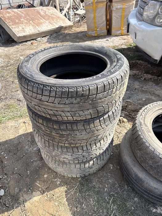 Зимние шины 215/60/16